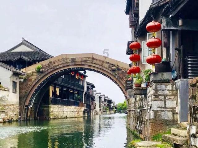 逃离无人的学校